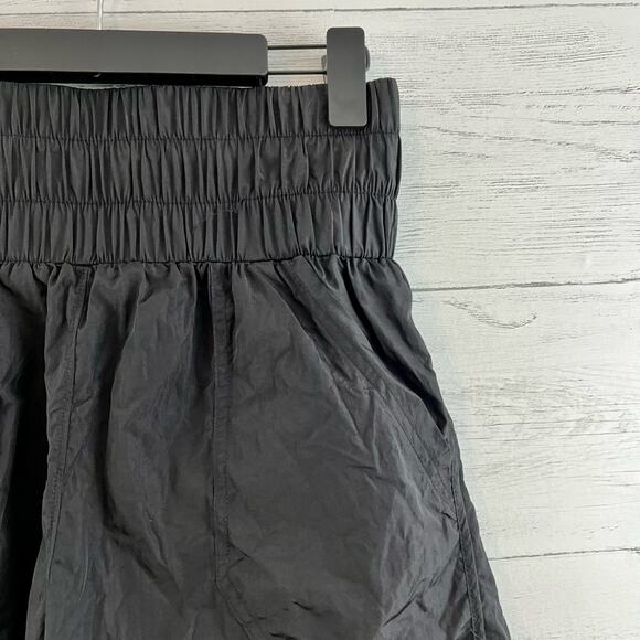 New In Black Hi Rise Pull On Athletic Shorts Size L - Picture 4 of 5